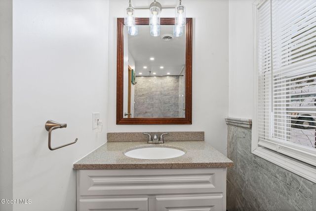 147 Beach Road, Halfmoon, NY 12065