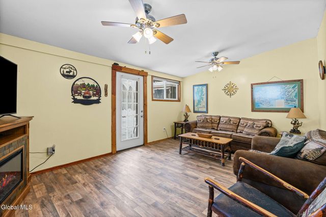 147 Beach Road, Halfmoon, NY 12065