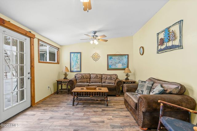 147 Beach Road, Halfmoon, NY 12065