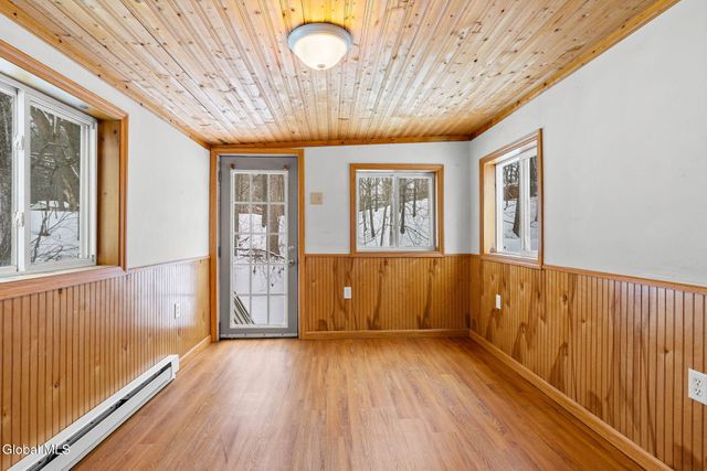 147 Beach Road, Halfmoon, NY 12065