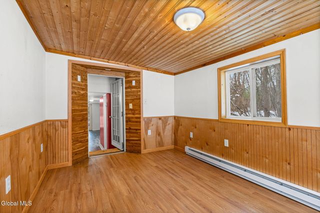 147 Beach Road, Halfmoon, NY 12065