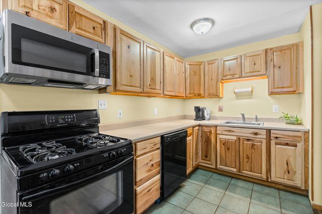 147 Beach Road, Halfmoon, NY 12065