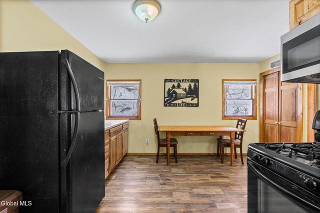 147 Beach Road, Halfmoon, NY 12065