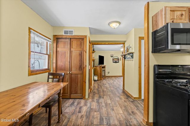 147 Beach Road, Halfmoon, NY 12065