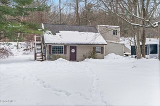 147 Beach Road, Halfmoon, NY 12065