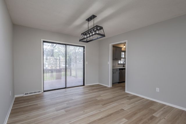 1217 JAKE LN, Columbia, MO 65203
