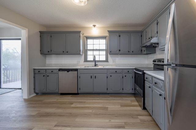1217 JAKE LN, Columbia, MO 65203
