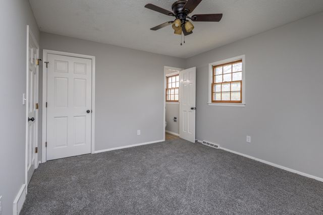 1217 JAKE LN, Columbia, MO 65203