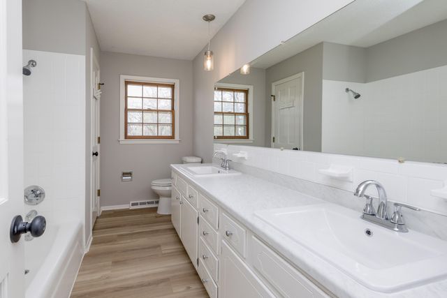 1217 JAKE LN, Columbia, MO 65203