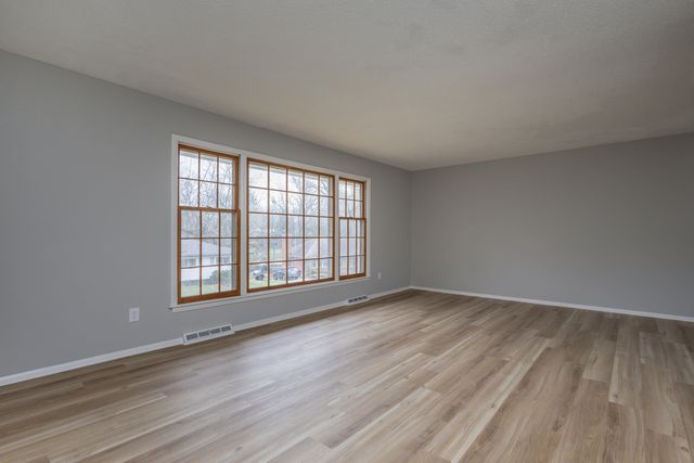 1217 JAKE LN, Columbia, MO 65203