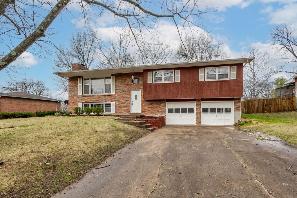 1217 JAKE LN, Columbia, MO 65203