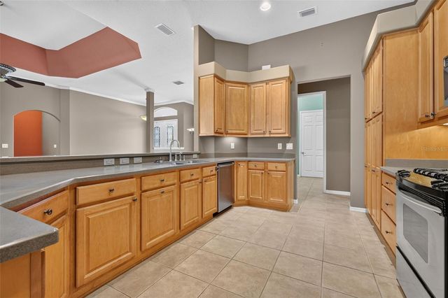 20606 QUEEN ALEXANDRA DRIVE, Leesburg, FL 34748