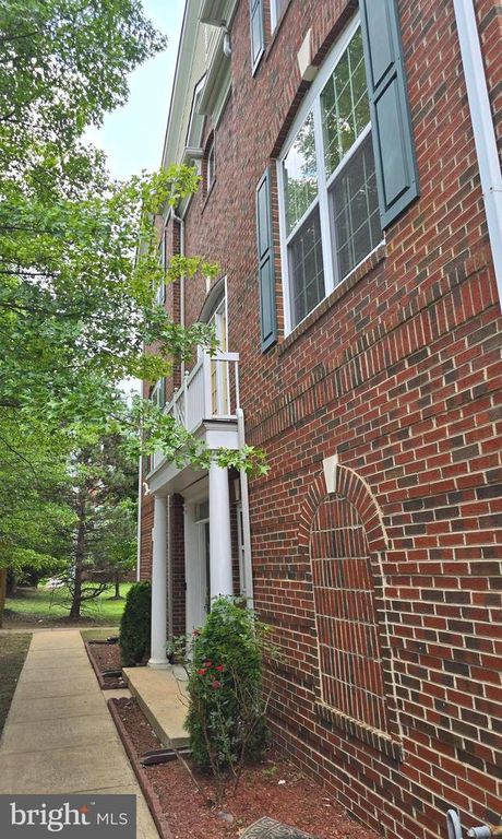 5019 VILLAGE FOUNTAIN PL, Centreville, VA 20120