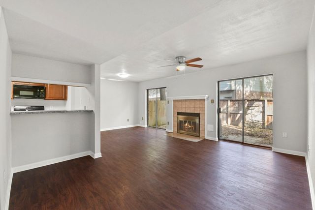 6 E Willowood Court, The Woodlands, TX 77381