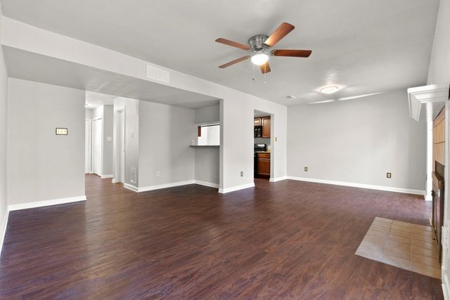 6 E Willowood Court, The Woodlands, TX 77381