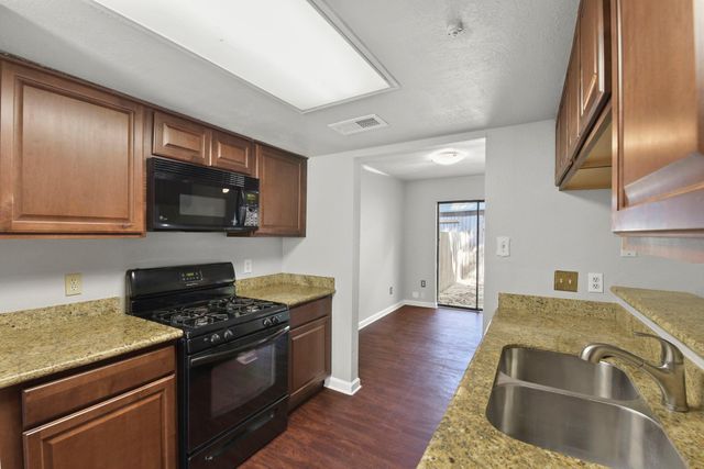 6 E Willowood Court, The Woodlands, TX 77381