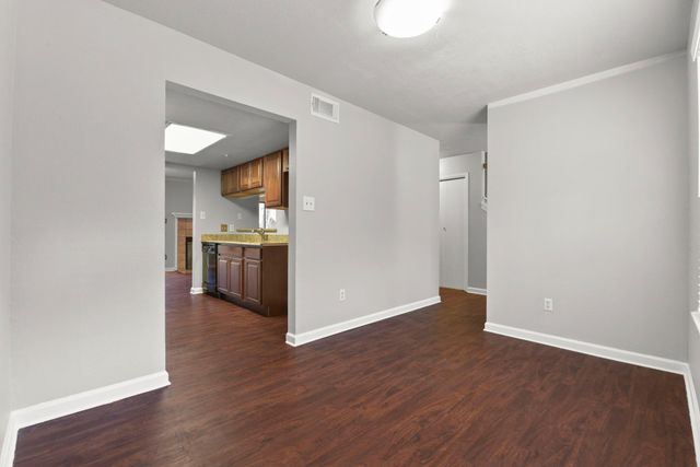 6 E Willowood Court, The Woodlands, TX 77381