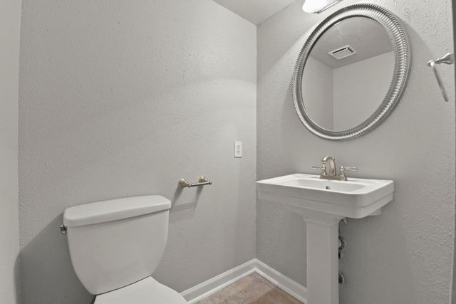 6 E Willowood Court, The Woodlands, TX 77381