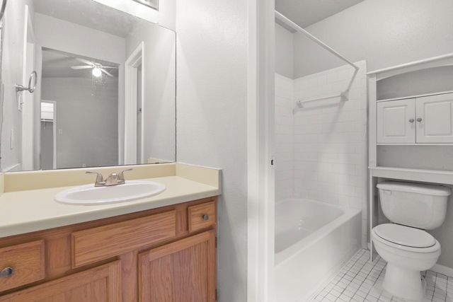 6 E Willowood Court, The Woodlands, TX 77381