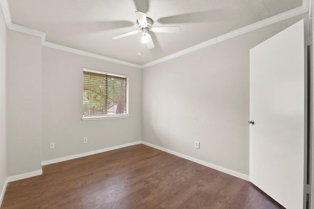 6 E Willowood Court, The Woodlands, TX 77381