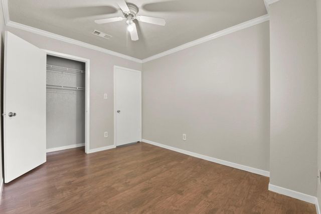 6 E Willowood Court, The Woodlands, TX 77381