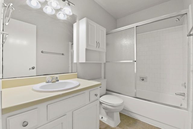 6 E Willowood Court, The Woodlands, TX 77381