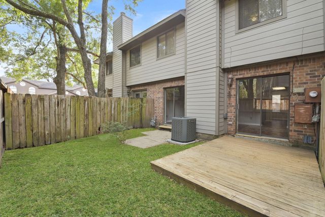 6 E Willowood Court, The Woodlands, TX 77381