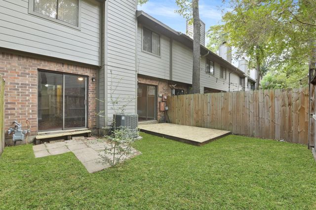 6 E Willowood Court, The Woodlands, TX 77381