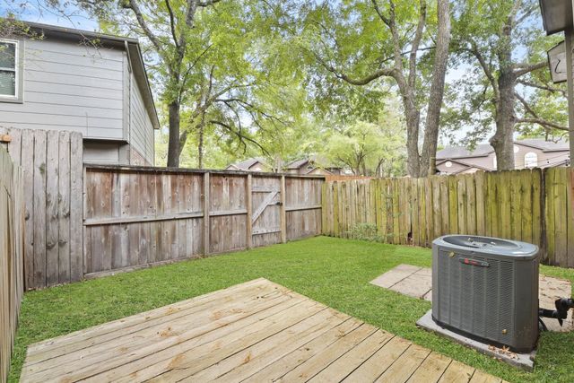 6 E Willowood Court, The Woodlands, TX 77381