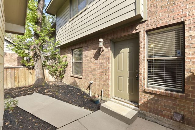 6 E Willowood Court, The Woodlands, TX 77381