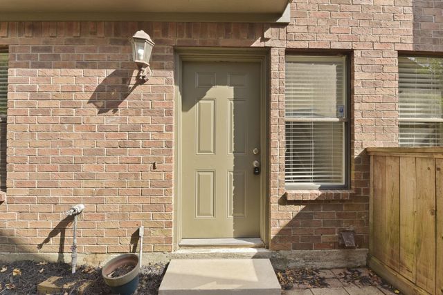 6 E Willowood Court, The Woodlands, TX 77381