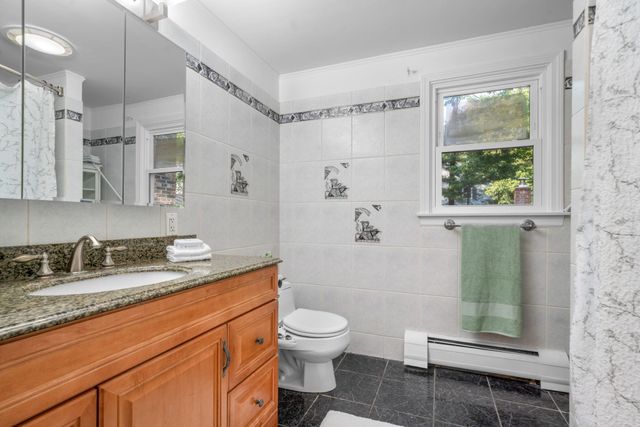 23 Middle Dunstable Road, Nashua, NH 03062