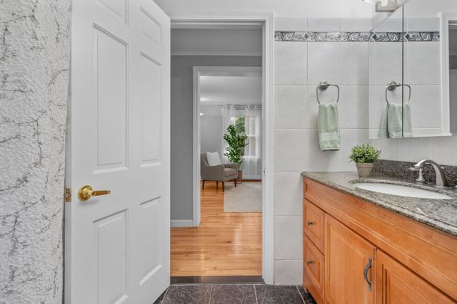 23 Middle Dunstable Road, Nashua, NH 03062