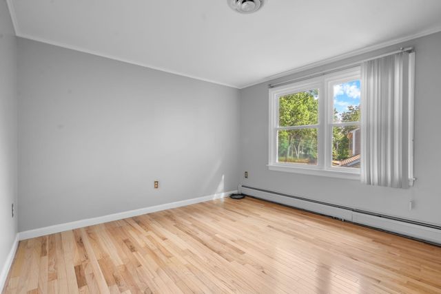 23 Middle Dunstable Road, Nashua, NH 03062