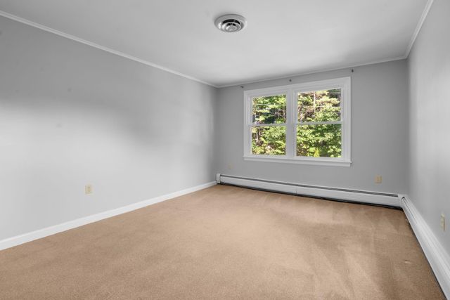 23 Middle Dunstable Road, Nashua, NH 03062