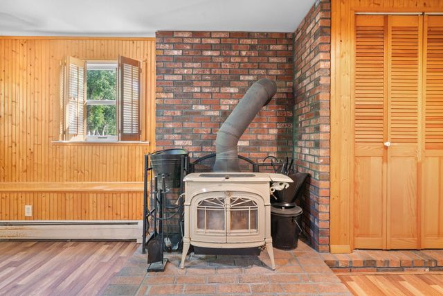 23 Middle Dunstable Road, Nashua, NH 03062