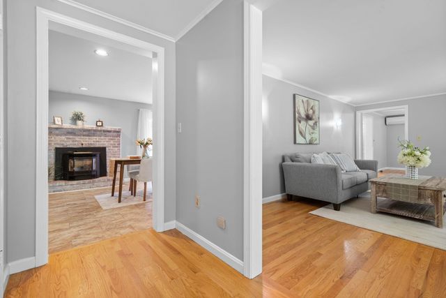 23 Middle Dunstable Road, Nashua, NH 03062
