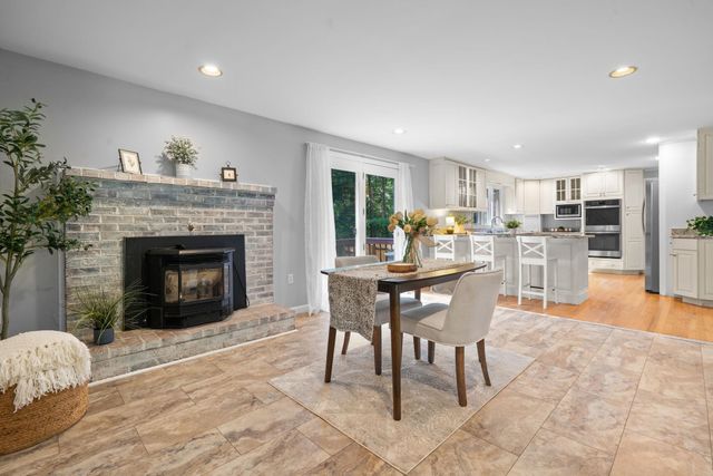 23 Middle Dunstable Road, Nashua, NH 03062