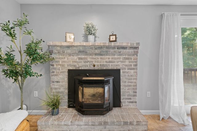 23 Middle Dunstable Road, Nashua, NH 03062