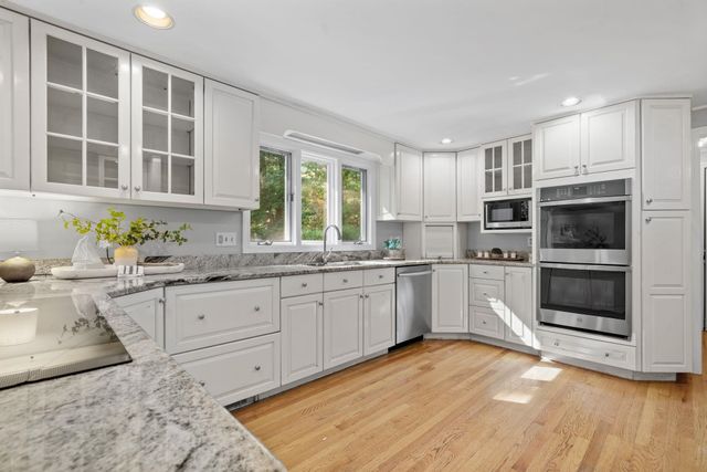 23 Middle Dunstable Road, Nashua, NH 03062