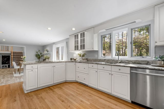 23 Middle Dunstable Road, Nashua, NH 03062