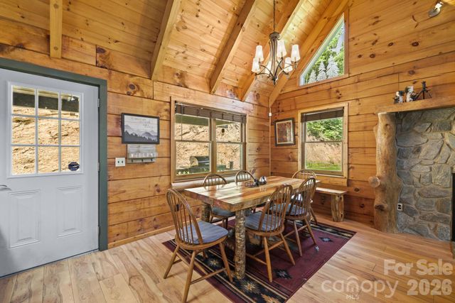 2560 Round Hill Road, Bryson City, NC 28713
