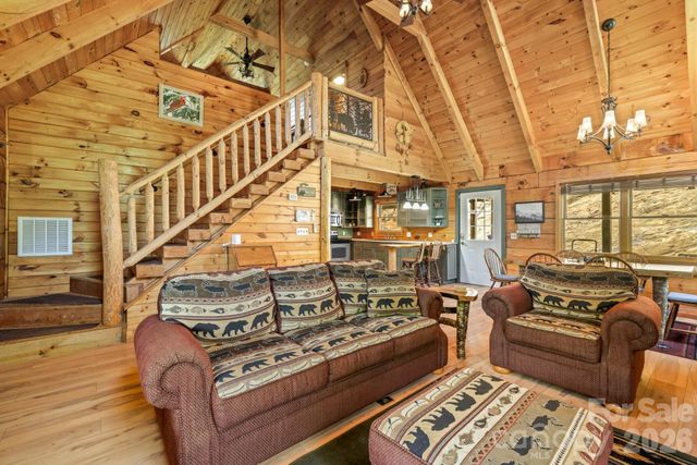 2560 Round Hill Road, Bryson City, NC 28713