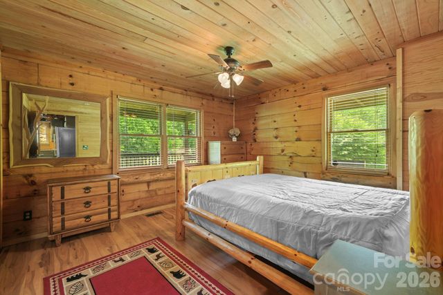 2560 Round Hill Road, Bryson City, NC 28713