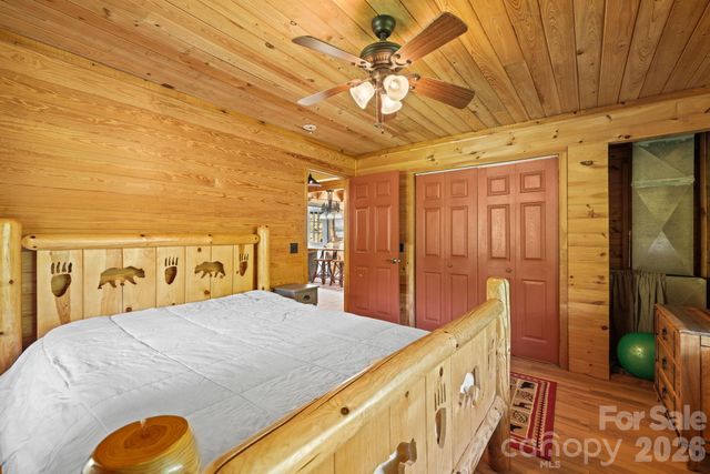 2560 Round Hill Road, Bryson City, NC 28713