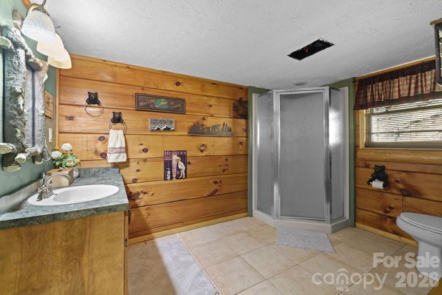 2560 Round Hill Road, Bryson City, NC 28713