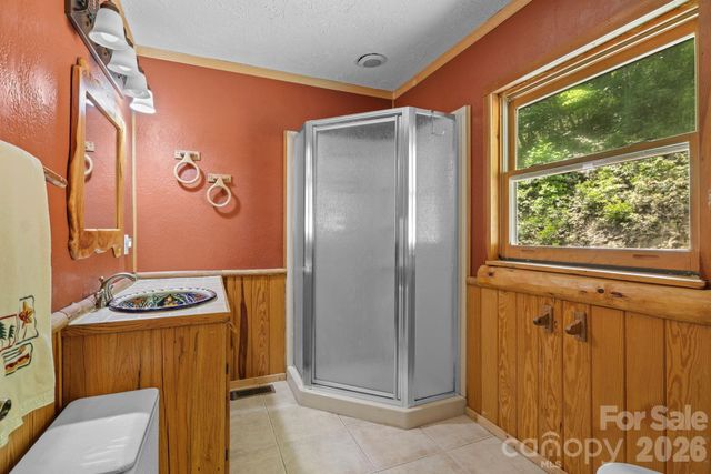 2560 Round Hill Road, Bryson City, NC 28713