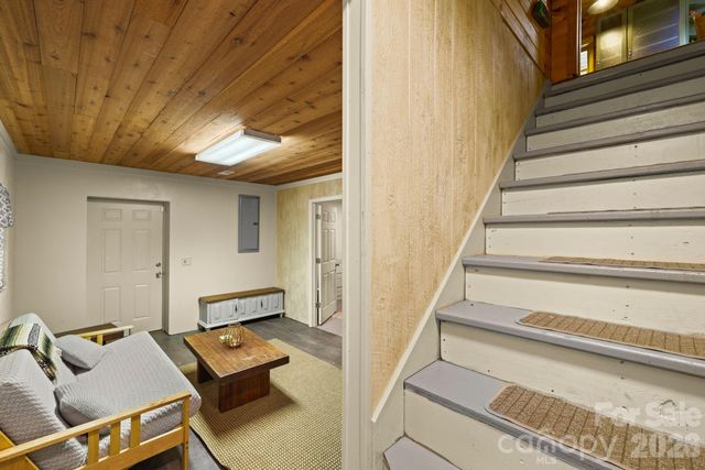 2560 Round Hill Road, Bryson City, NC 28713