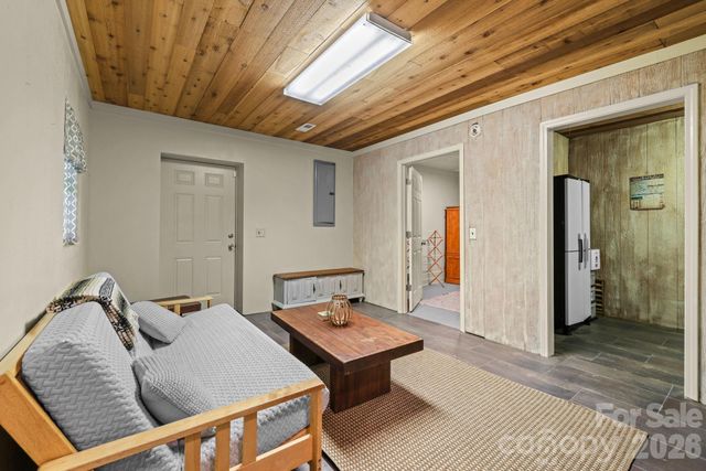 2560 Round Hill Road, Bryson City, NC 28713