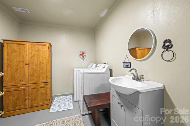 2560 Round Hill Road, Bryson City, NC 28713